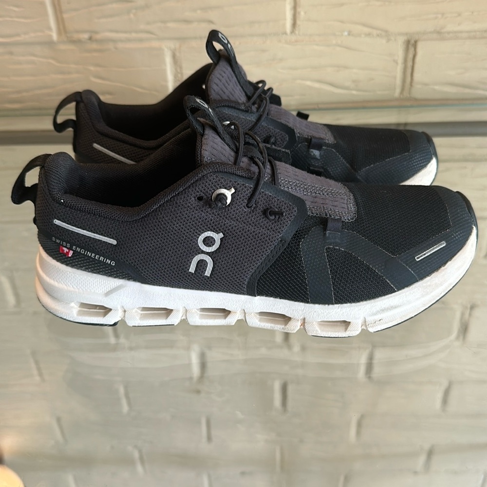 On Kids Grade School Cloud Sky Shoes